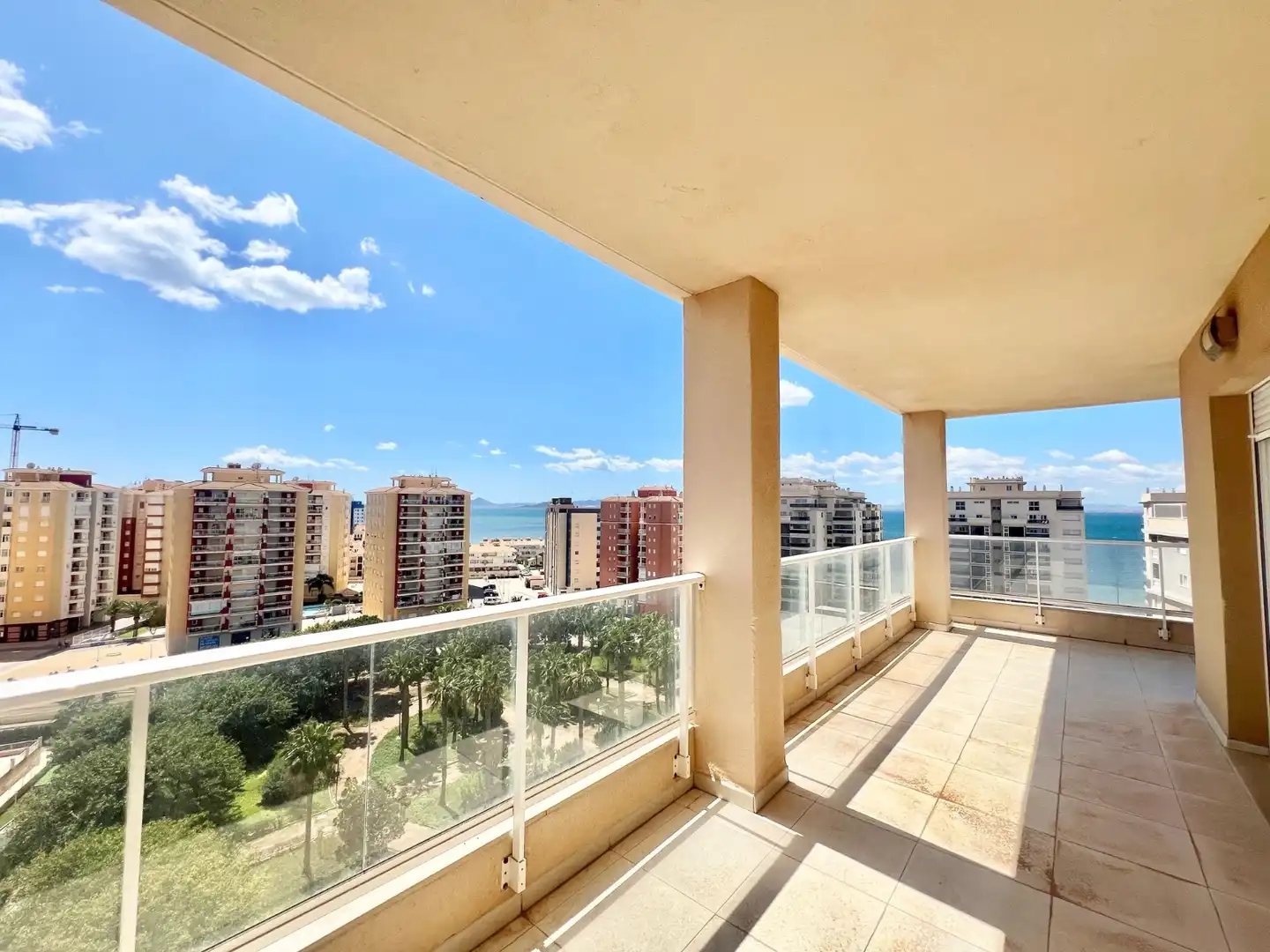 Terrasse von Dachboden zur Miete in La Manga del Mar Menor mit Klimaanlage, Heizung und Terrasse