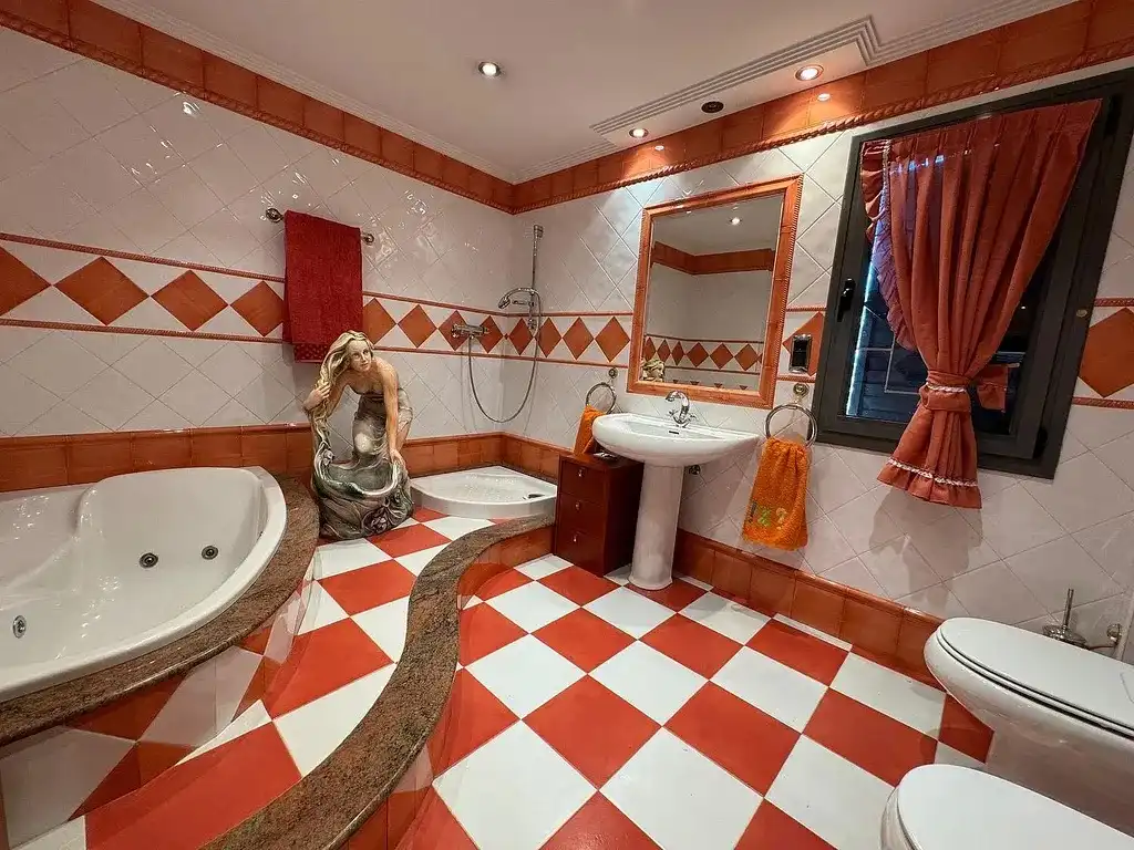 Bathroom of Houses for sale in Cacabelos  with Heating, Parquet flooring and Terrace