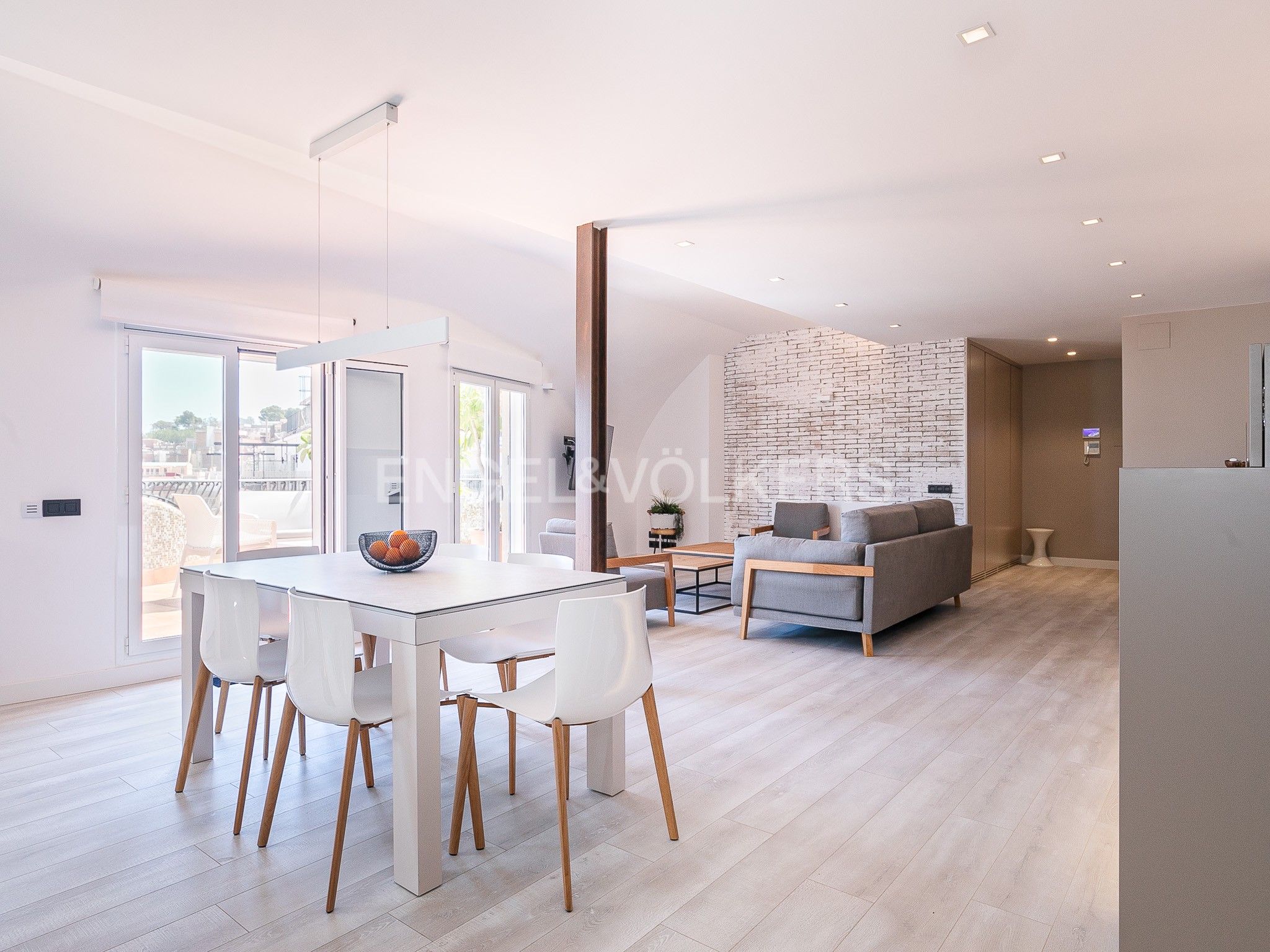 Exterior view of Attic to rent in  Barcelona Capital  with Air Conditioner, Heating and Parquet flooring