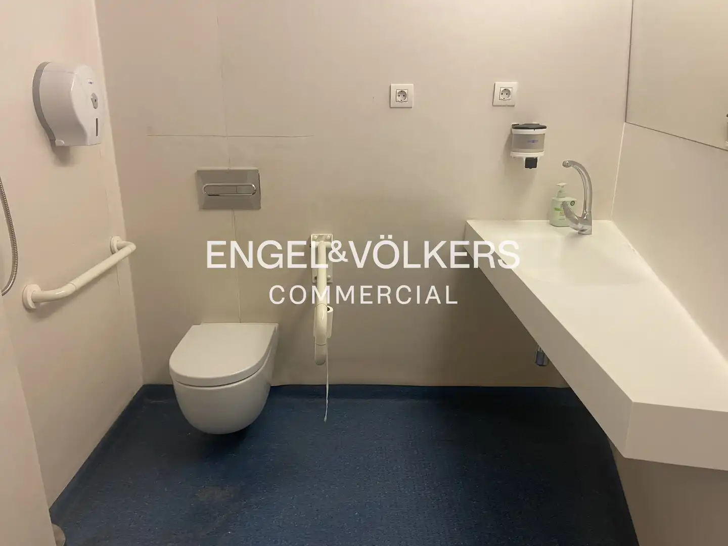 Baño de Oficina de alquiler en L'Hospitalet de Llobregat con Terraza