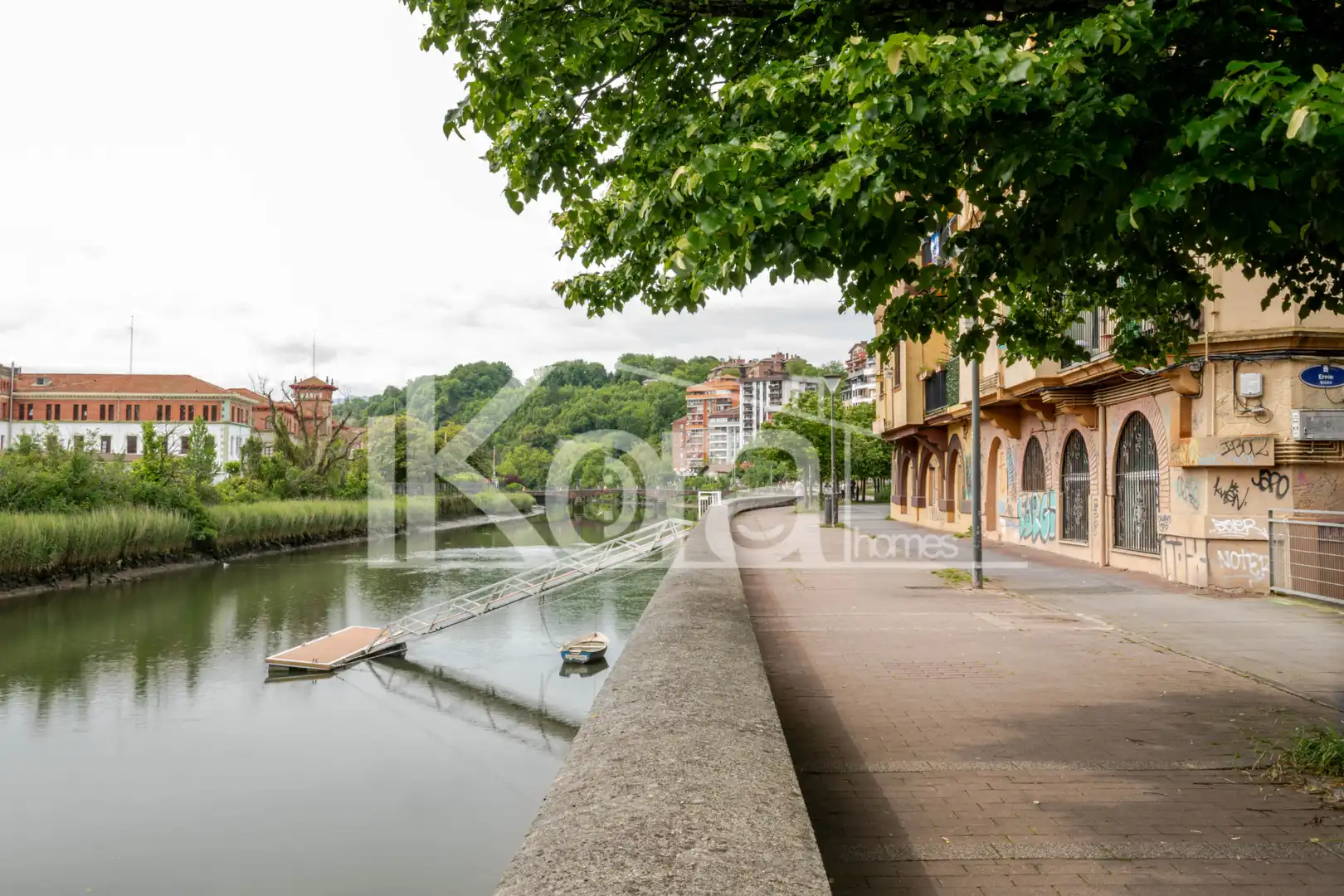 Exterior view of Flat for sale in Donostia - San Sebastián   with Heating, Storage room and Oven