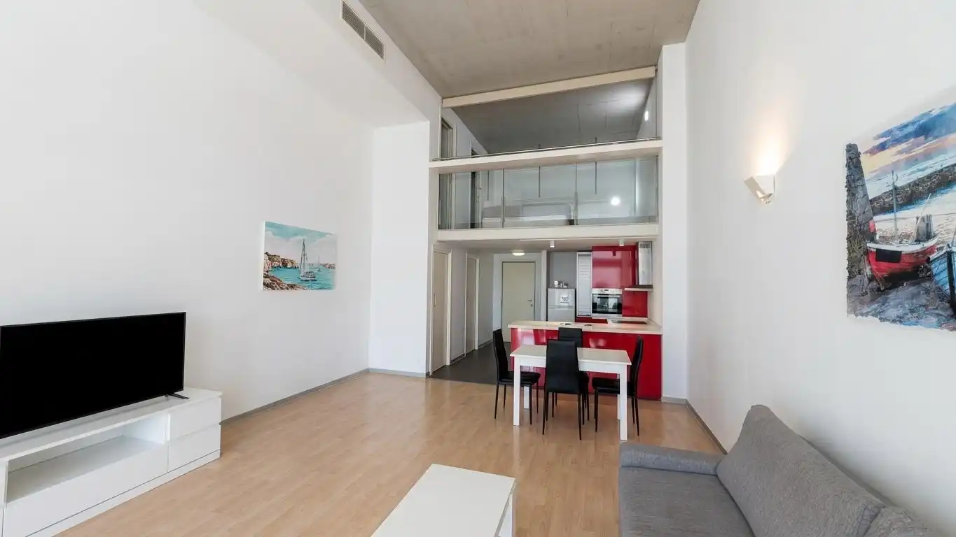 Loft zur Miete in Valencia mit Klimaanlage, Heizung und Möbliert
