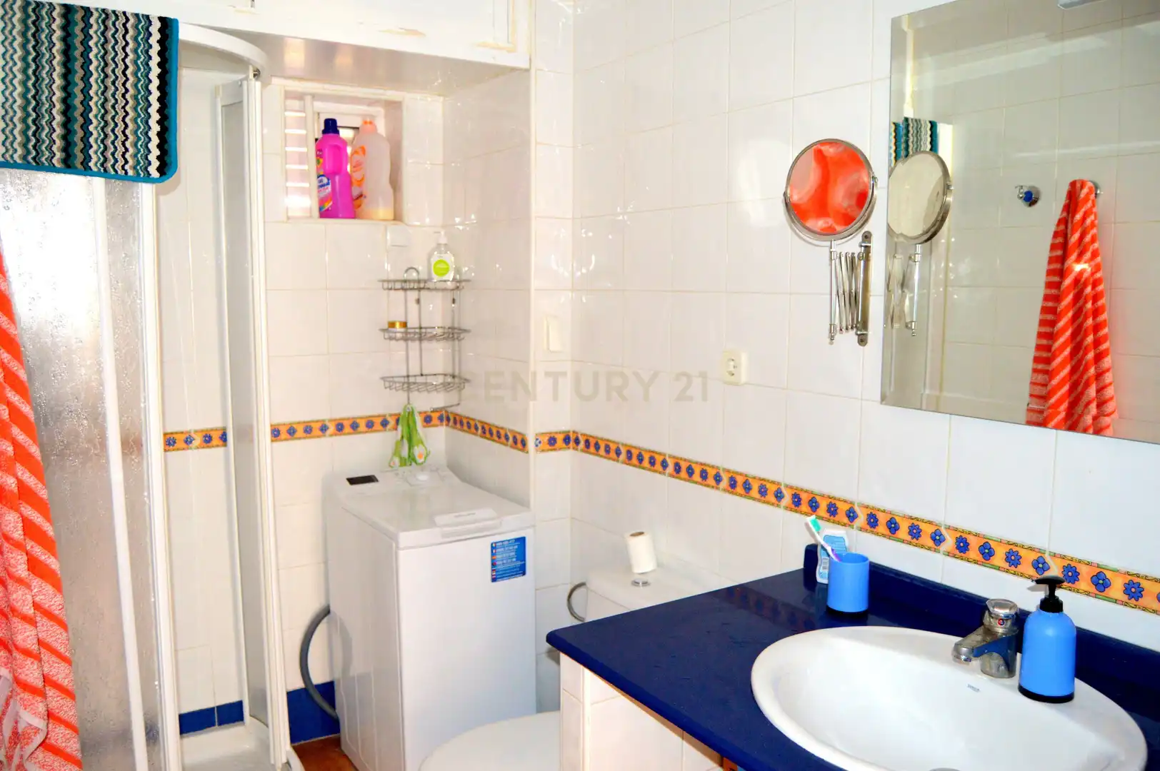 Bathroom of Study for rent in Torremolinos  with Air Conditioner, Private garden and Furnished