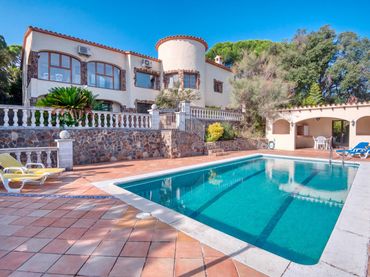 Chalet con piscina en venta en Barcelona