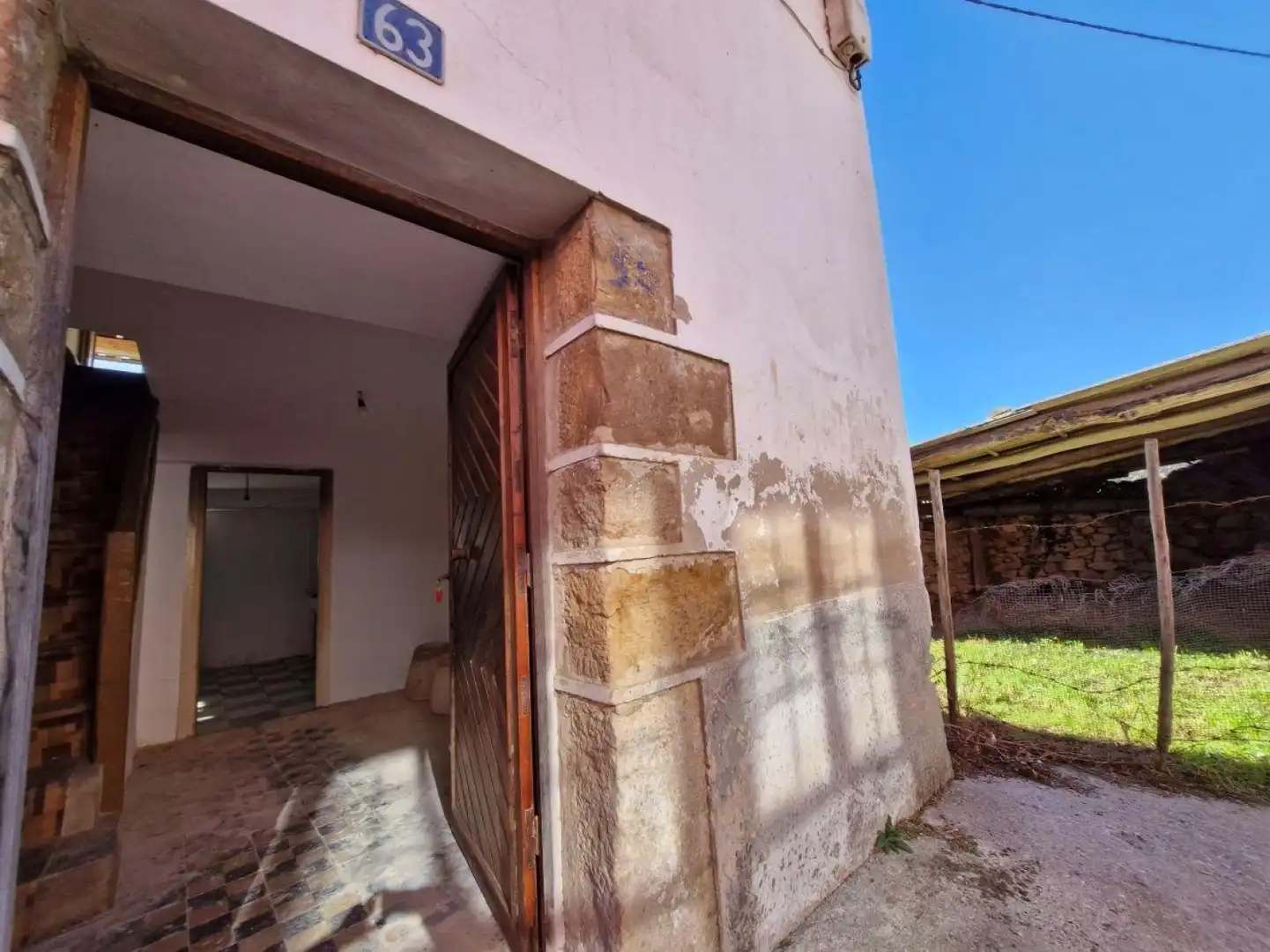 Einfamilien-Reihenhaus zum Verkauf in Arenas de Iguña mit Privatgarten und Balkon