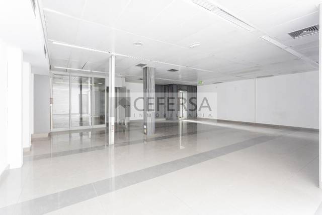 Oficina en Alquiler en Carrer dels Vergós en Les Tres Torres