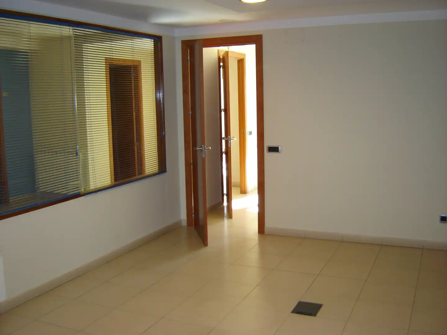Oficina de alquiler en La Bisbal d'Empordà con Aire acondicionado y Calefacción