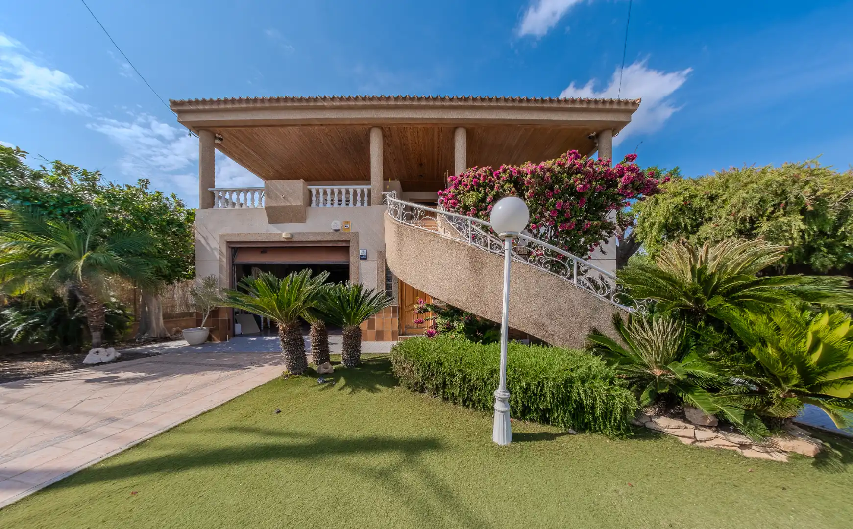 Vista exterior de Casa o xalet en venda en  Murcia Capital amb Aire condicionat, Jardí privat i Terrassa