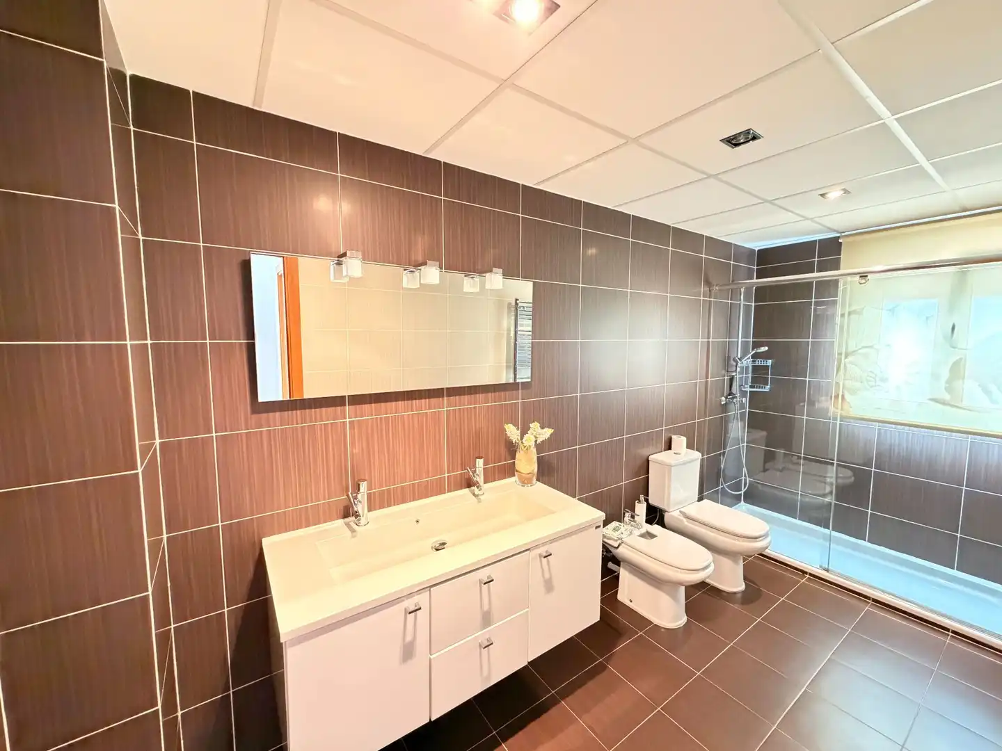 Bathroom of Flat for rent in Tortosa  with Air Conditioner, Terrace and Storage room