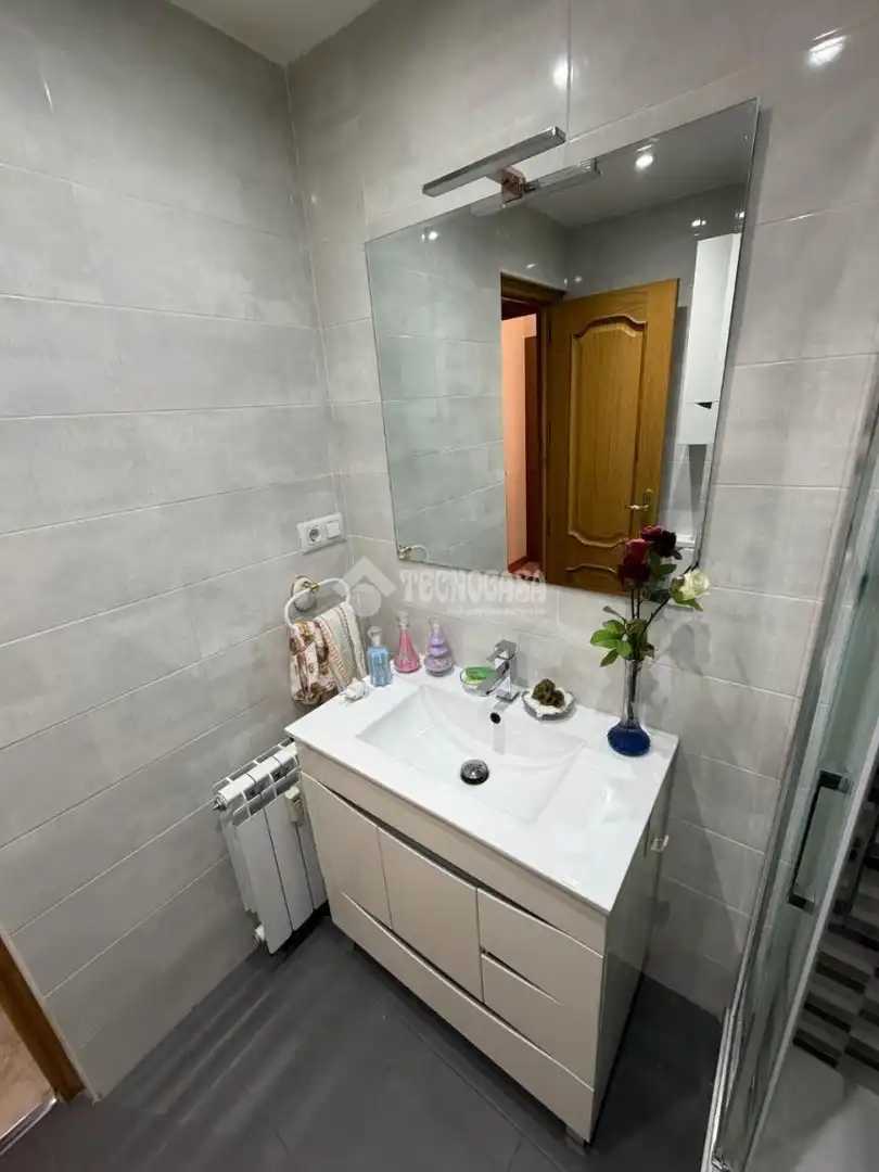 Bathroom of Flat for sale in Fuenlabrada  with Air Conditioner, Heating and Terrace