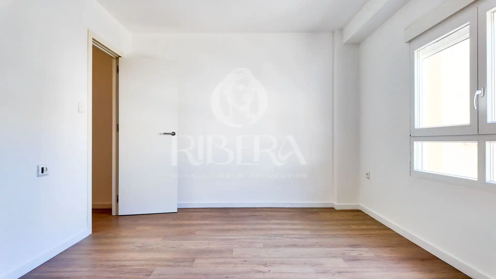 Bedroom of Flat for rent in Valencia  with Air Conditioner, Terrace and Pets allowed