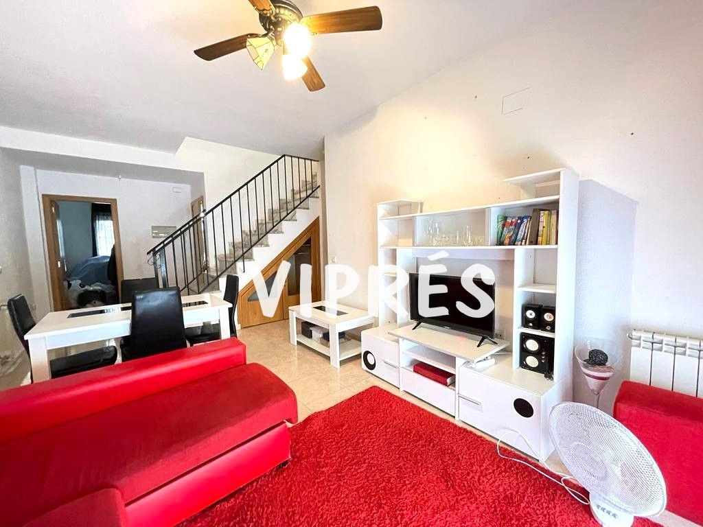 Sala d'estar de Casa adosada en venda en Cáceres Capital amb Terrassa