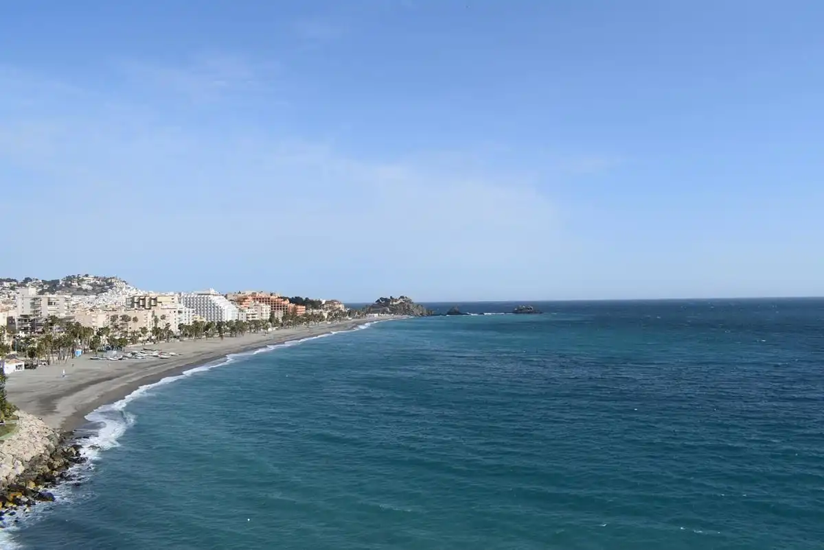 Vista exterior de Apartamento de alquiler en Almuñécar con Aire acondicionado, Terraza y Amueblado