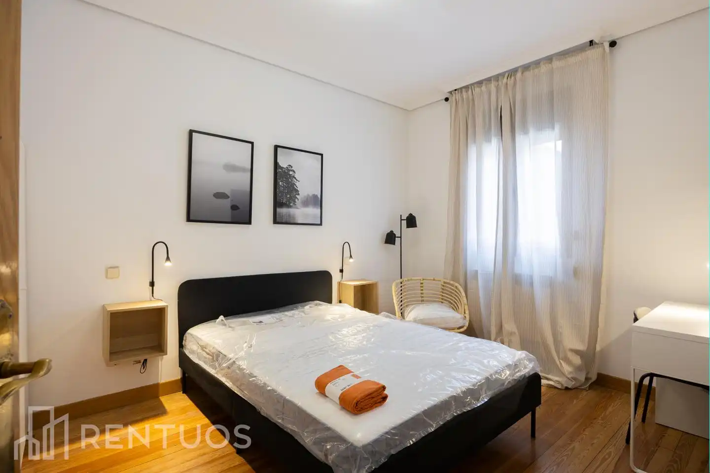 Schlafzimmer von Wohnung zur Miete in Madrid mit Heizung, Parkett und Möbliert