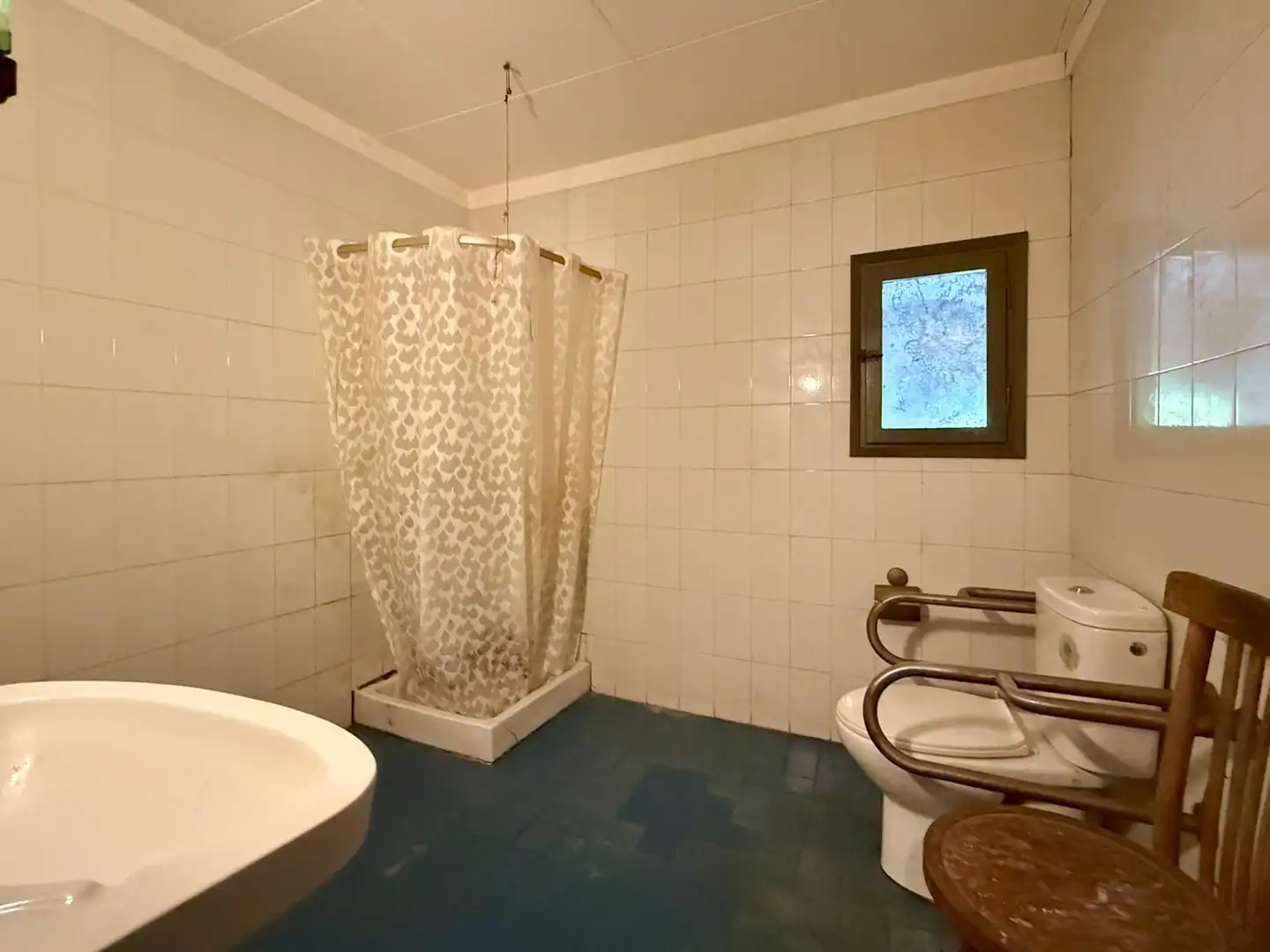 Badezimmer von Country house zum Verkauf in Boadella i les Escaules mit Heizung, Terrasse und Abstellraum