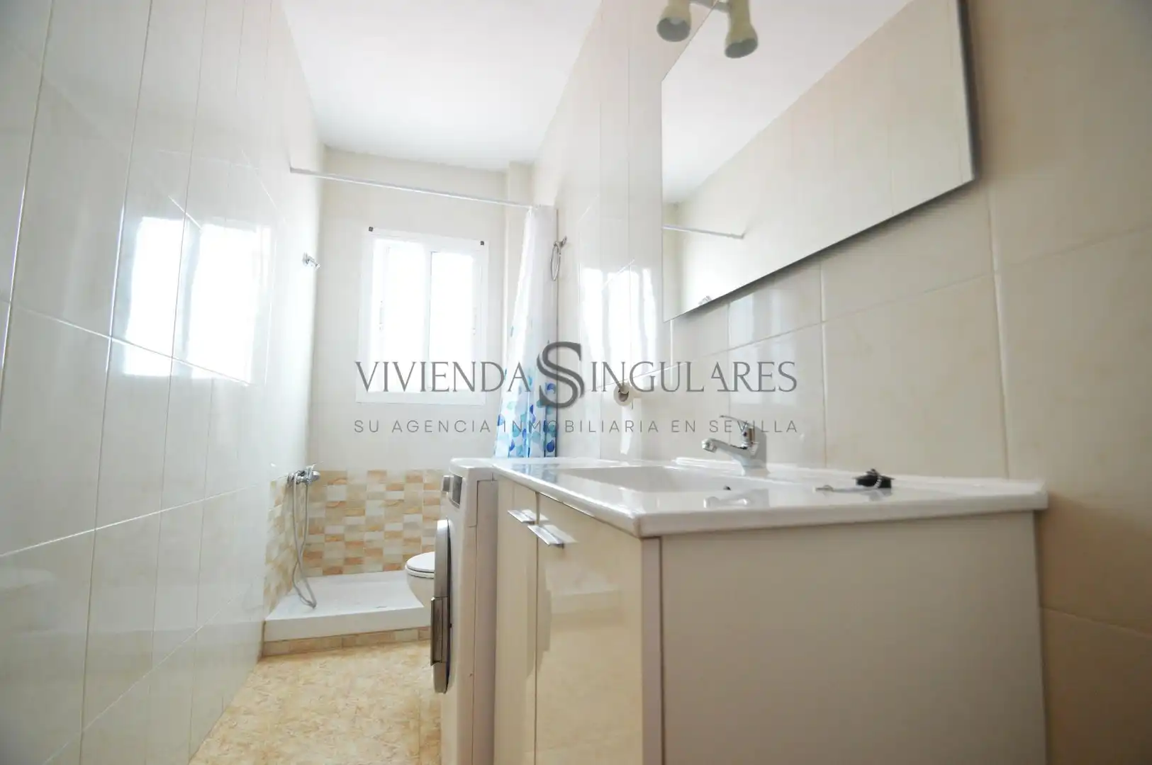 Baño de Piso en venta en Sevilla con Amueblado