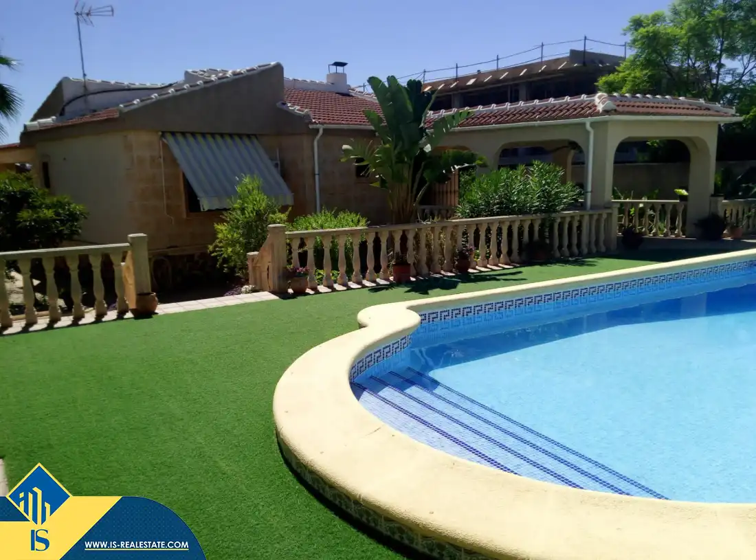 Chalet con piscina en venta en Los Balcones - Los Altos, imagen 29