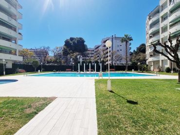 Flat with pool for sale in Carrer de Joanot Martorell 1