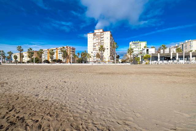 Piso en Venta en Calle Mendoza en Parque Ayala - Jardín de la Abadía - Huelín