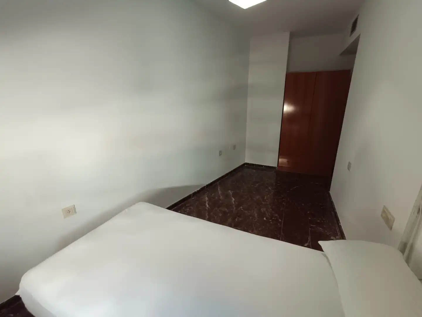 Dormitori de Pis de lloguer en Jaén amb Aire condicionat, Calefacció i Moblat
