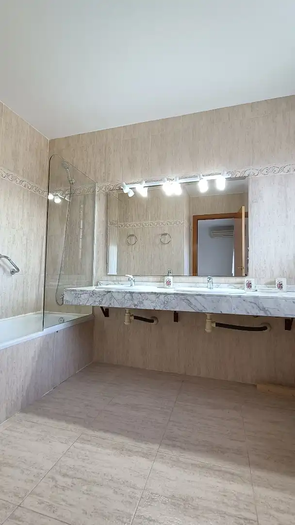 Baño de Casa o chalet en venta en Cambrils con Aire acondicionado, Calefacción y Jardín privado