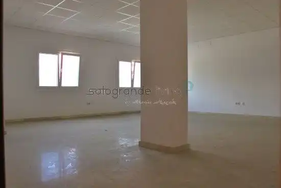 Oficina en venta en Sotogrande con Calefacción