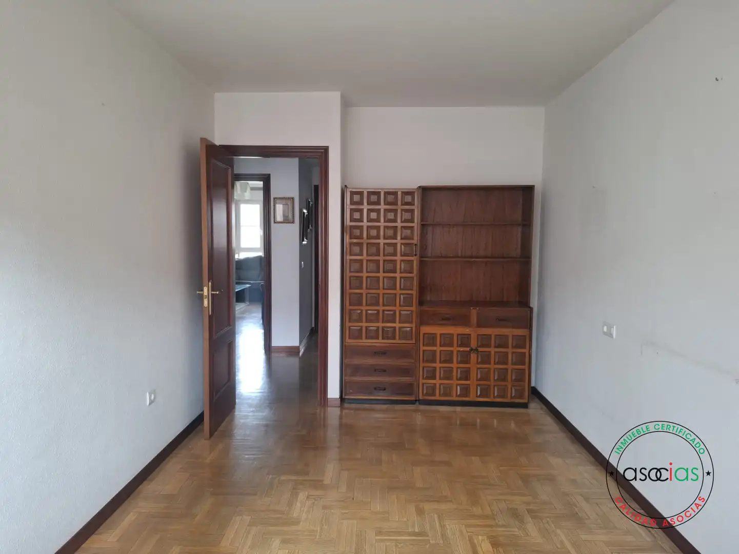 Habitación de Piso en venta en Gijón  con Calefacción, Parquet y Trastero
