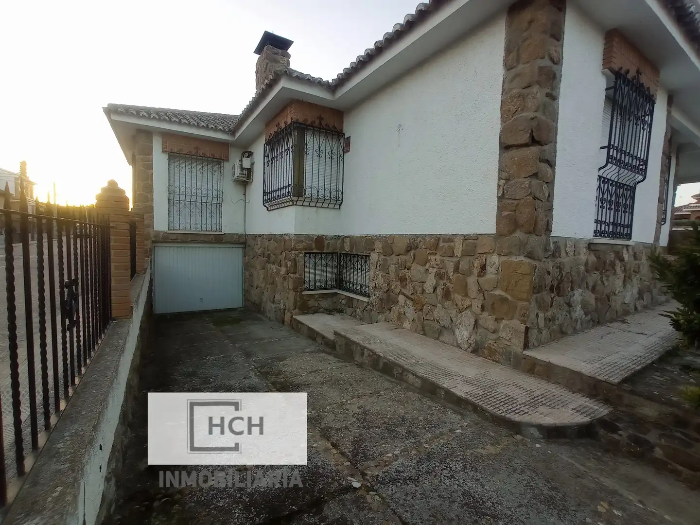 Vista exterior de Casa o chalet en venta en La Puebla de Montalbán con Calefacción, Jardín privado y Trastero