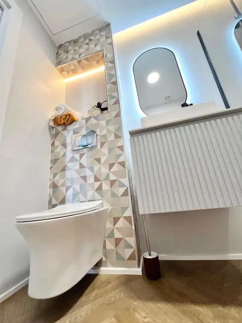 Badezimmer von Wohnungen zur Miete in Benalmádena mit Klimaanlage