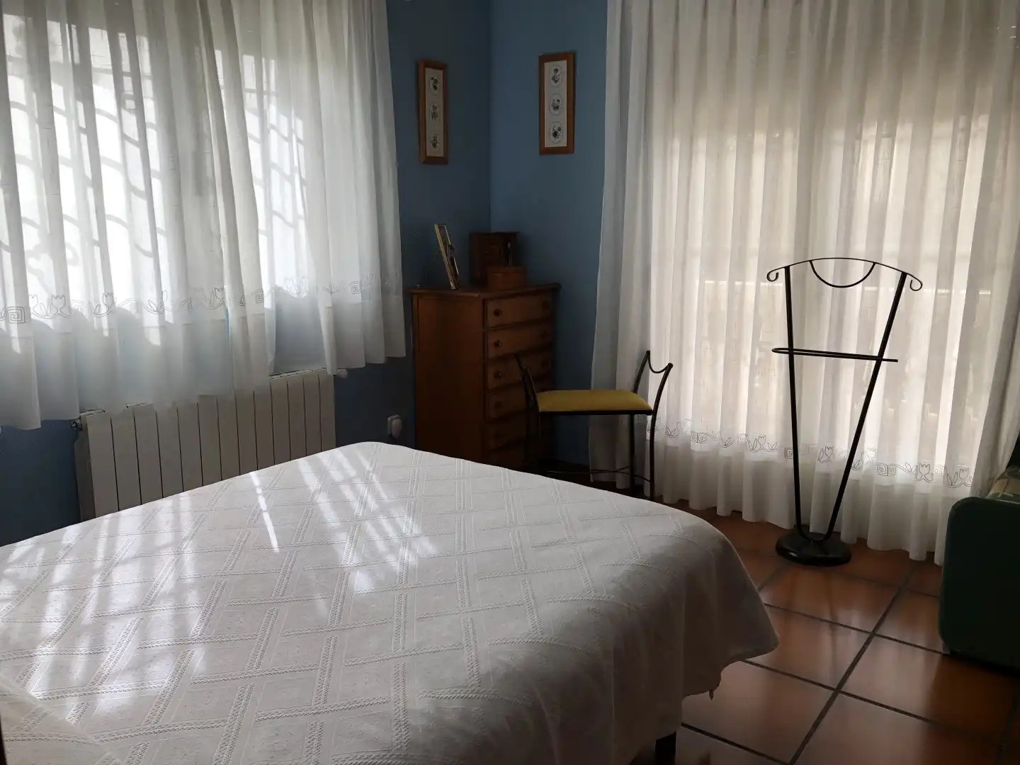 Dormitori de Casa o xalet en venda en La Lastrilla  amb Calefacció, Jardí privat i Traster