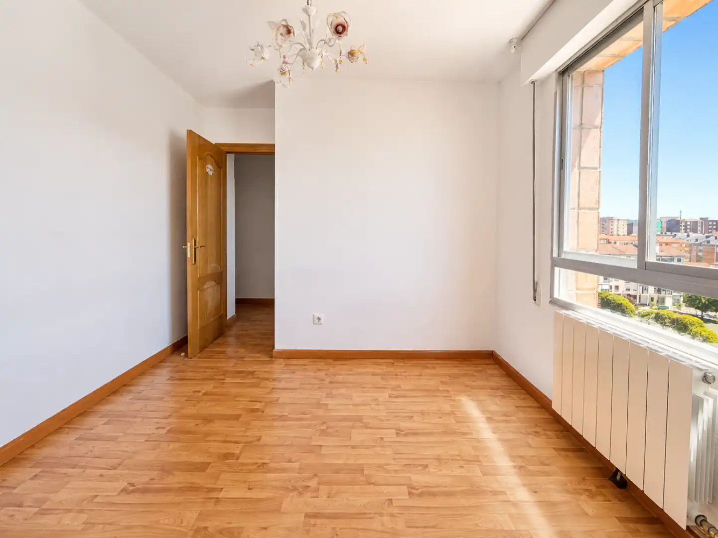 Bedroom of Flat for sale in Torrelavega   with Heating, Private garden and Parquet flooring