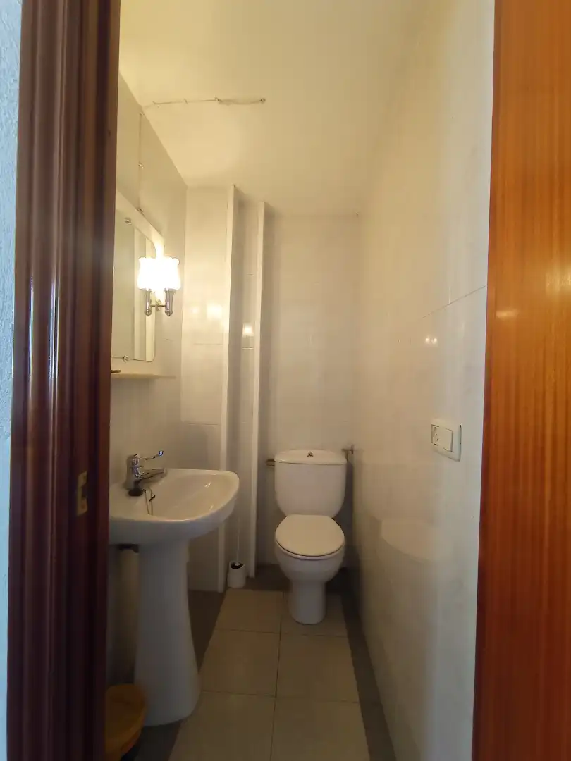 Badezimmer von Einfamilien-Reihenhaus zum Verkauf in Santa Perpètua de Mogoda mit Klimaanlage, Heizung und Terrasse