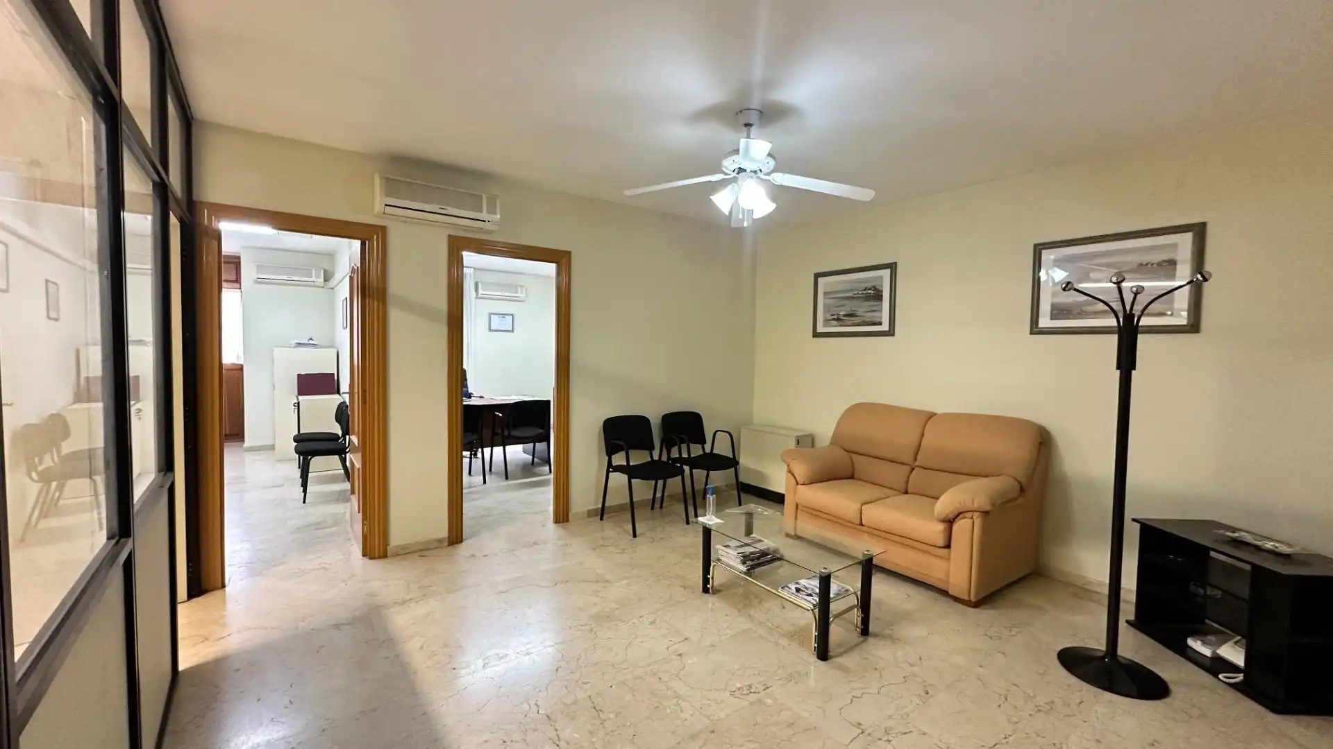 Wohnzimmer von Büro zur Miete in Soria Capital  mit Klimaanlage und Heizung