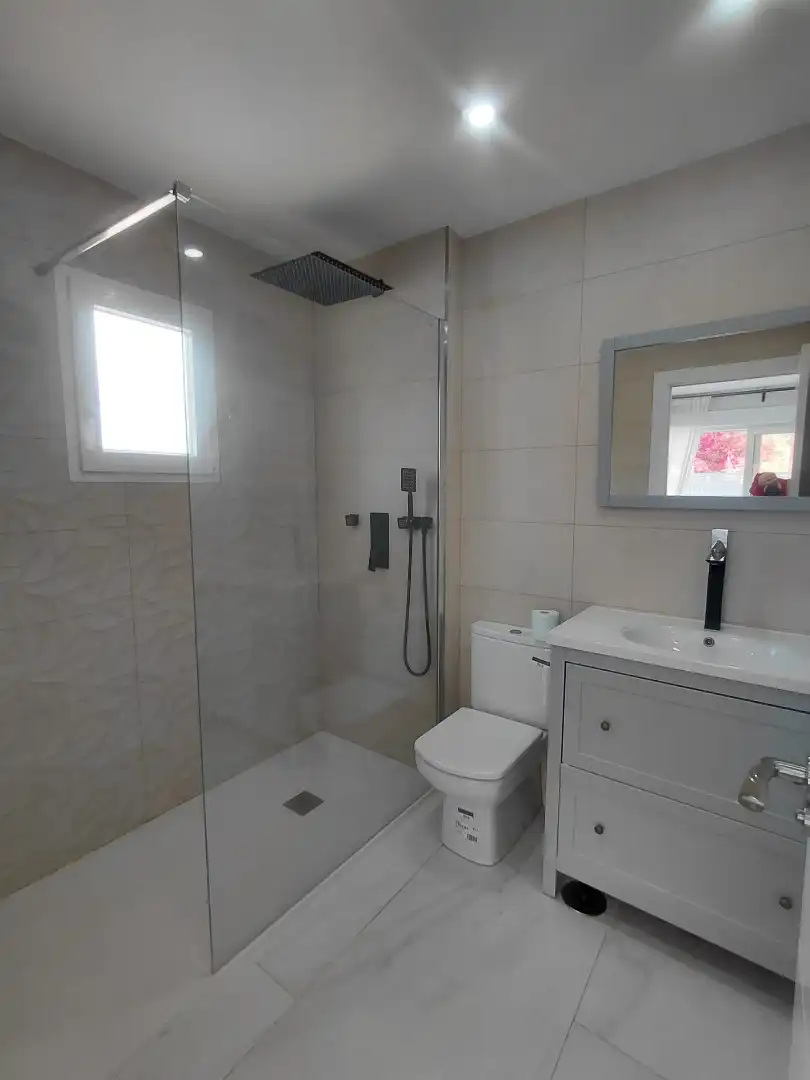 Baño de Casa o chalet de alquiler en La Nucia con Aire acondicionado, Jardín privado y Terraza