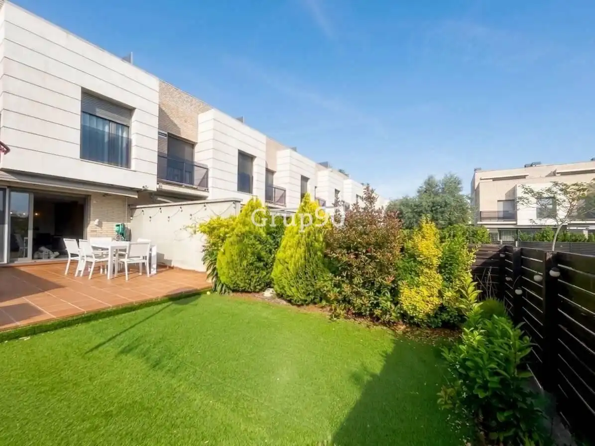 Vista exterior de Casa adosada en venta en Lleida con Aire acondicionado, Calefacción y Jardín privado