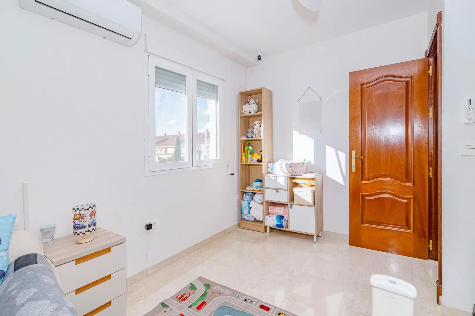 Habitación de Casa adosada en venta en Armilla con Aire acondicionado, Calefacción y Jardín privado