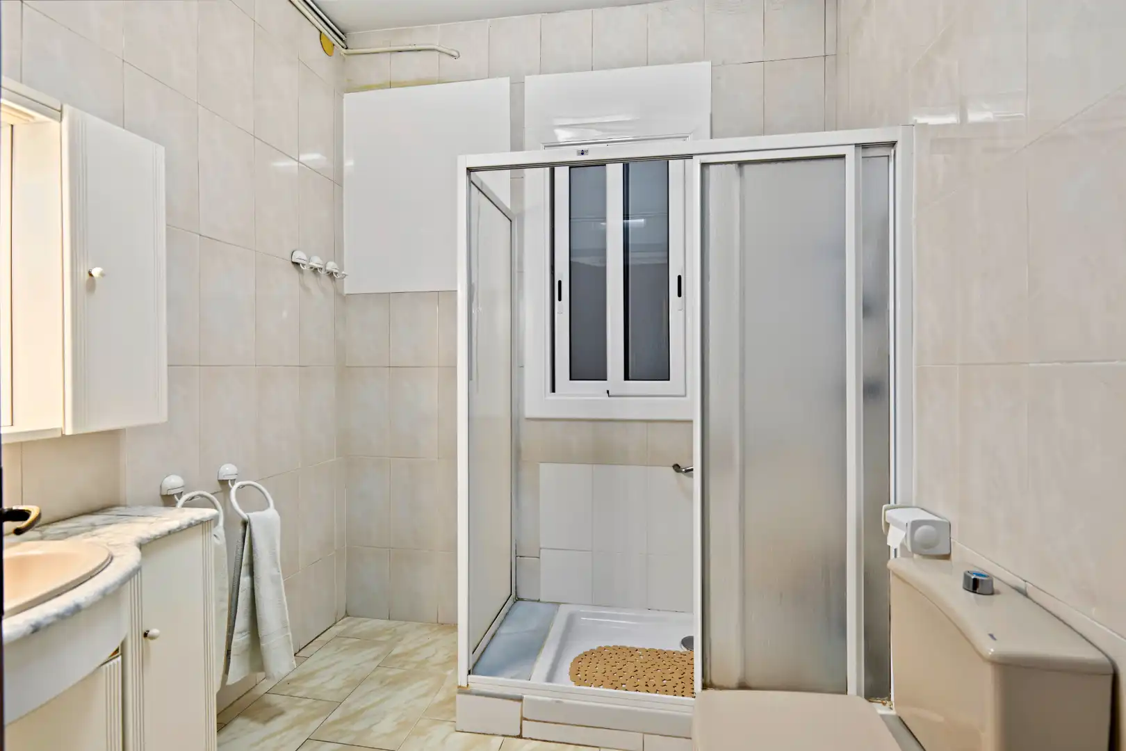 Bathroom of Flat for sale in Eixample