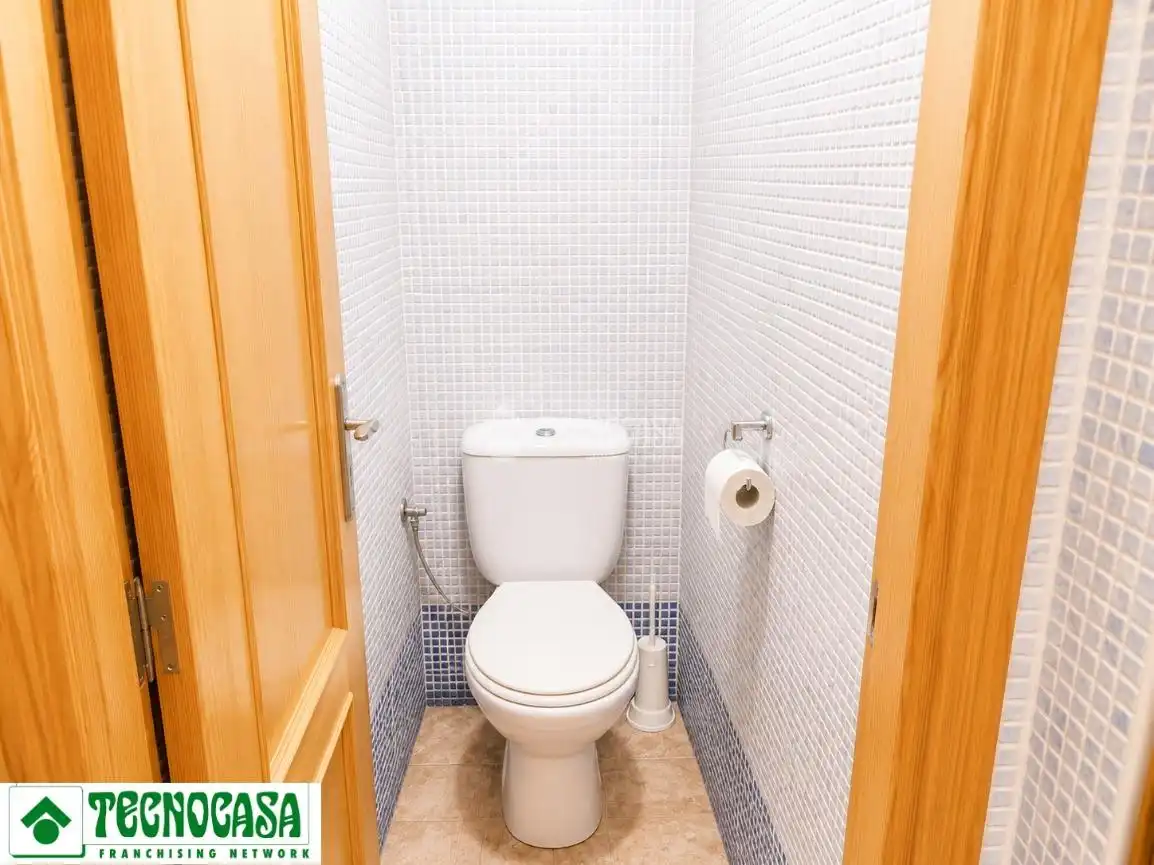 Baño de Local de alquiler en Manises con Aire acondicionado y Amueblado