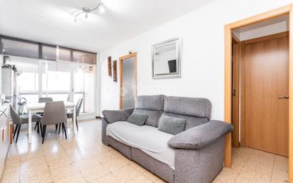 Sala d'estar de Pis en venda en Cornellà de Llobregat amb Aire condicionat i Balcó