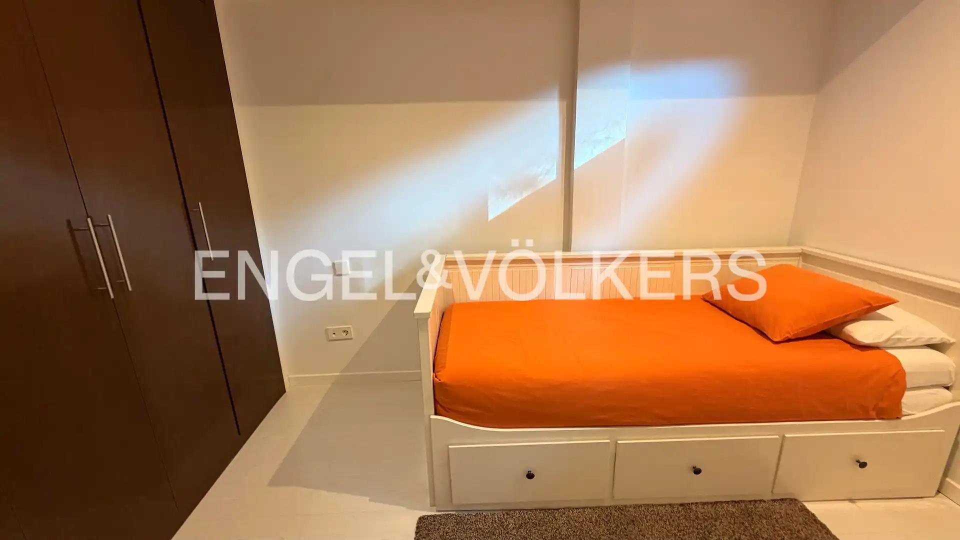 Habitación de Dúplex de alquiler en La Moraleja con Aire acondicionado, Calefacción y Jardín privado