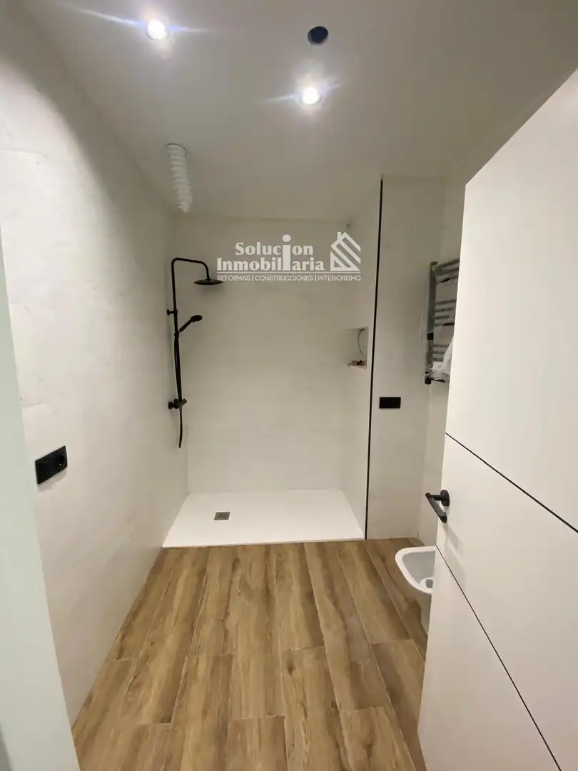 Bany de Apartament en venda en Salamanca amb Calefacció