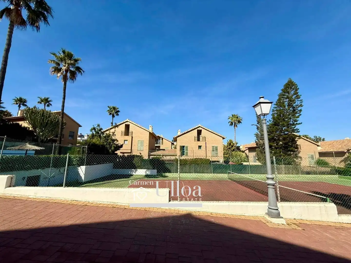 Vista exterior de Casa o xalet en venda en Alicante / Alacant amb Aire condicionat, Calefacció i Jardí privat