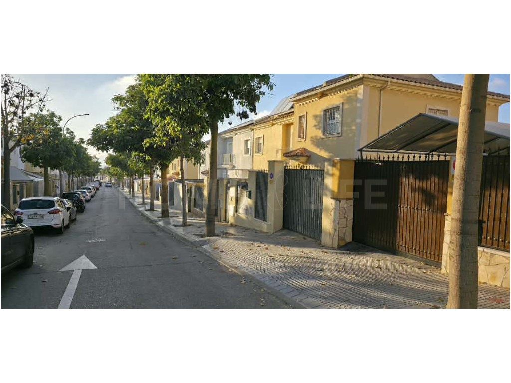 Vista exterior de Casa o chalet en venta en Málaga Capital con Aire acondicionado, Terraza y Horno