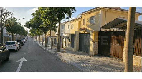 Foto 2 de Casa o chalet en venta en Calle Irlanda, Distrito Zeta - Recinto Ferial Cortijo de Torres, Málaga Capital