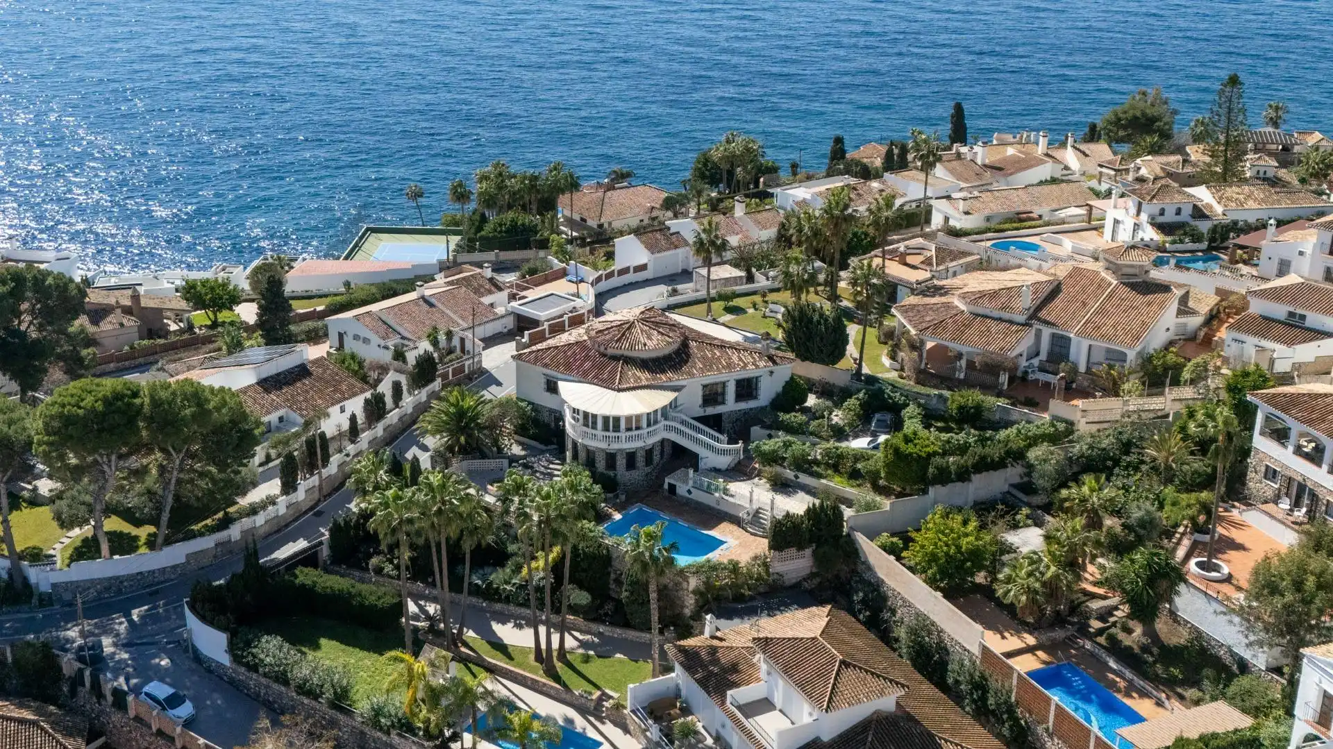 Vista exterior de Casa o xalet en venda en Almuñécar amb Aire condicionat, Jardí privat i Terrassa