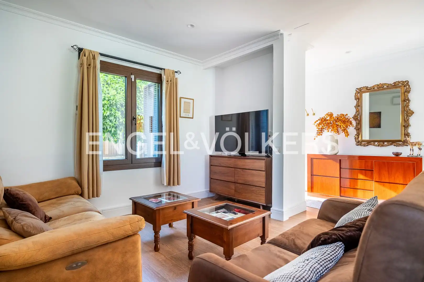 Living room of Houses for sale in Valencina de la Concepción  with Air Conditioner, Heating and Private garden