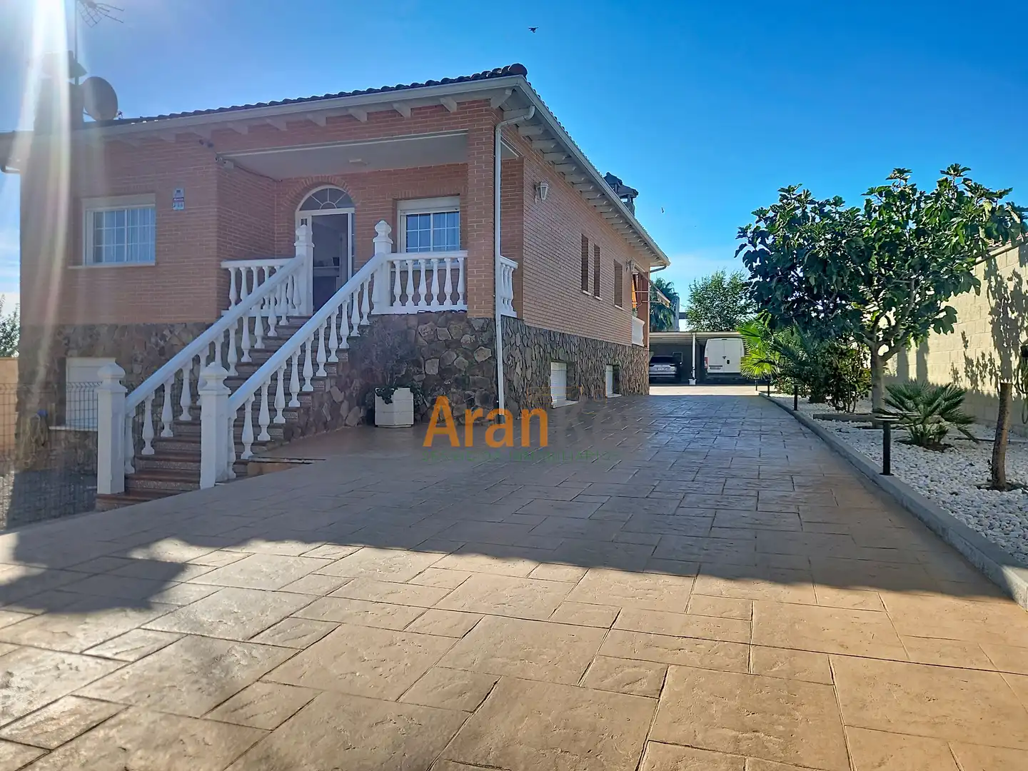 Chalet con balcón en venta en Calle de Alicante