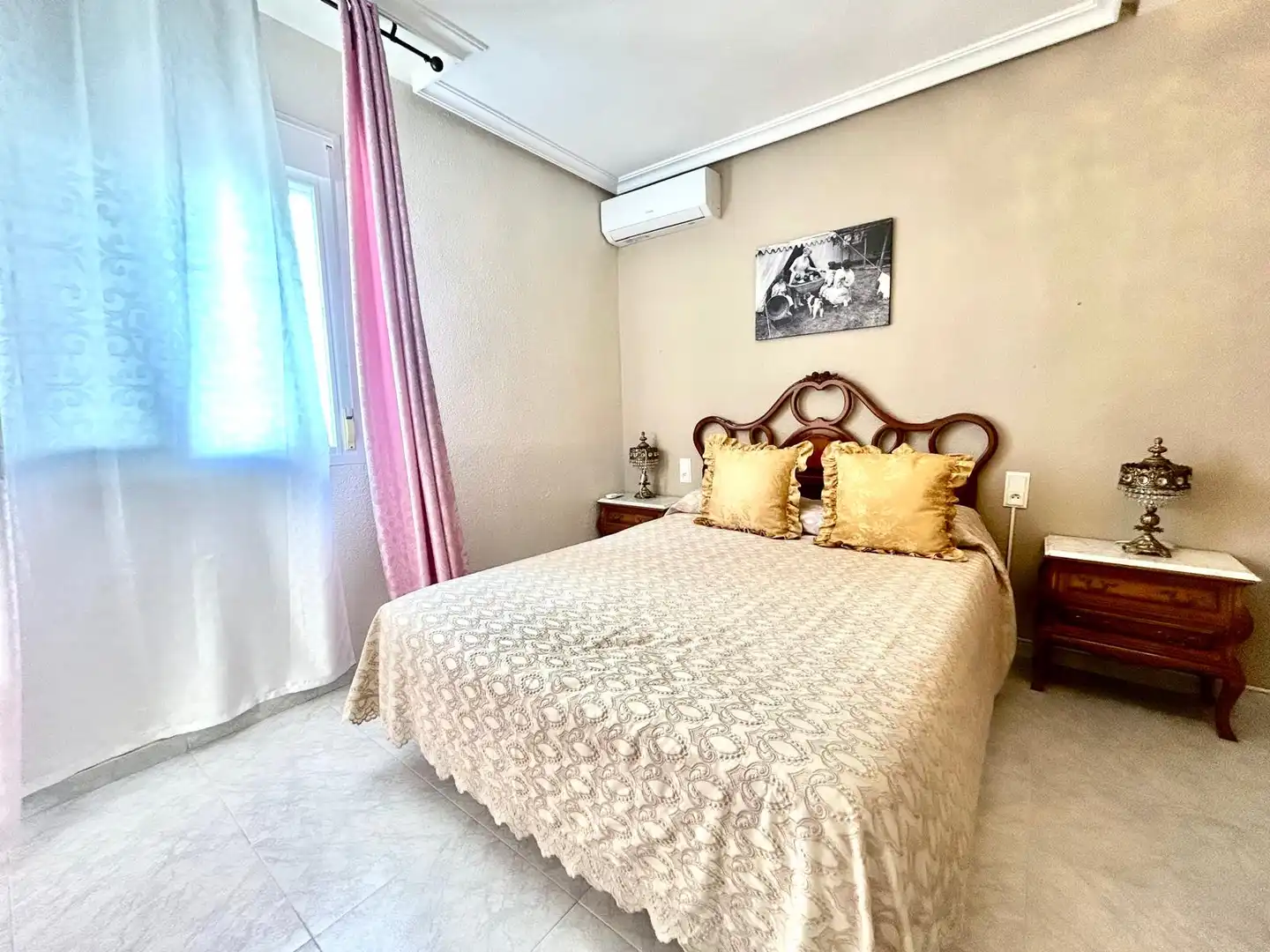 Habitación de Casa adosada en venta en Roquetas de Mar con Aire acondicionado, Calefacción y Jardín privado