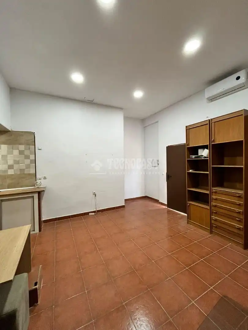 Premises for sale in Alcalá de Guadaira  with Air Conditioner and Heating