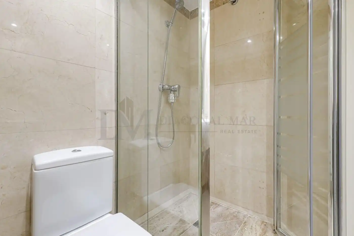 Baño de Piso en venta en Barcelona con Aire acondicionado, Calefacción y Terraza